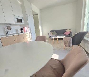 Espoo Apartment | Metsämansikan helmi