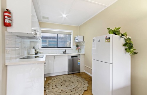 Metung Apartment | Metung Serenity: 2BR Retreat Pets & Boat friendly