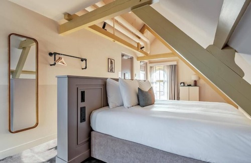 Municipality of Haarlem Hotel | Metzlr House