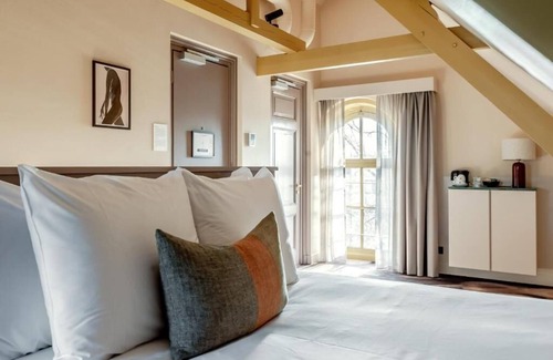 Municipality of Haarlem Hotel | Metzlr House