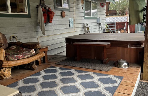 Tahoe Paradise House | Meyers Getaway - 5 month ski lease w/hot tub, fenced yard