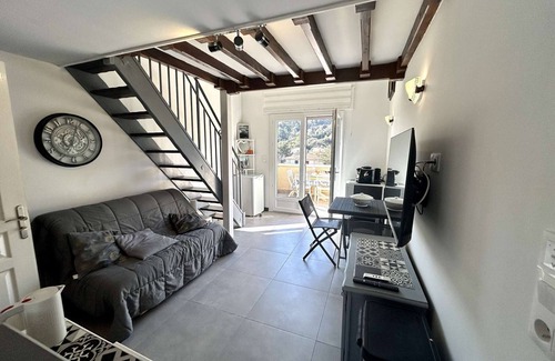 Antheor Apartment | Mezzanine studio with AC, terrace, and parking near the beach in Saint-Raphaël