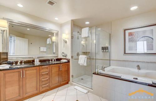 Las Vegas House | MGM Signature-38-718 Jacuzzi Studio