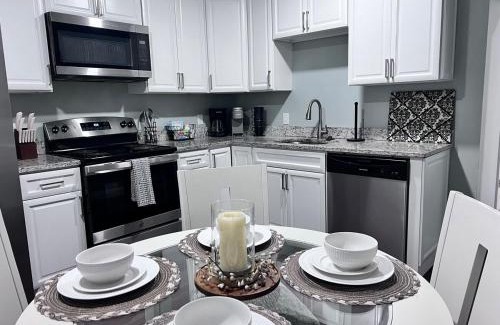 Leicester Apartment | Mi casa es su casa! Sunny,spacious 3BR