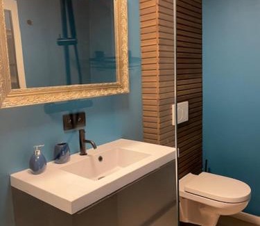Lommel Hotel | mi casa naranja