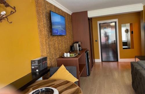 Lommel Hotel | mi casa naranja