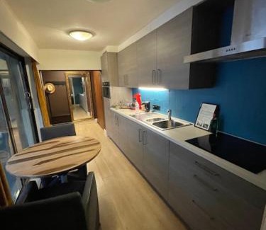 Lommel Hotel | mi casa naranja