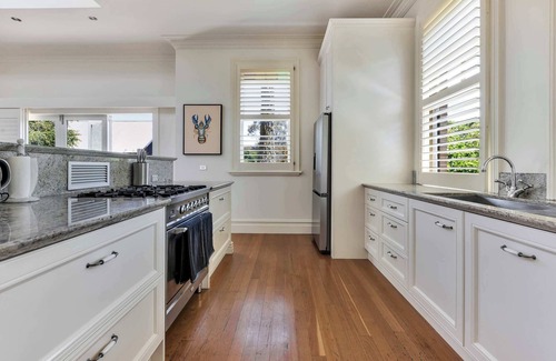 Katoomba House | "Mia Mia" - 4BR Federation Home with Fireplaces