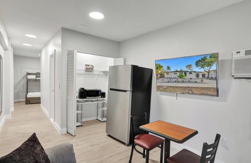 North Miami Beach House | Miami Guest Suite with AC/WI-FI