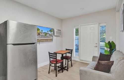 North Miami Beach House | Miami Guest Suite with AC/WI-FI