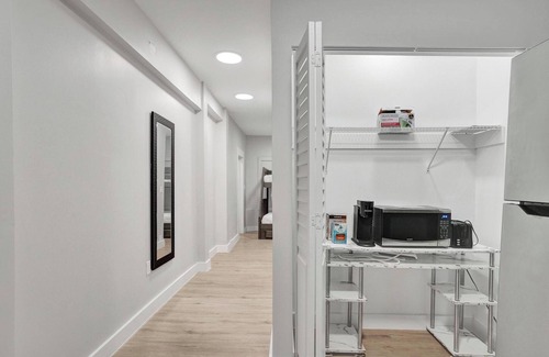North Miami Beach House | Miami Guest Suite with AC/WI-FI