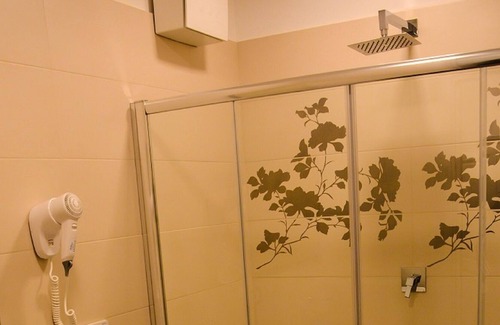 Castel Gandolfo Bed & Breakfast | Michelangelo room at Atlantis Inn