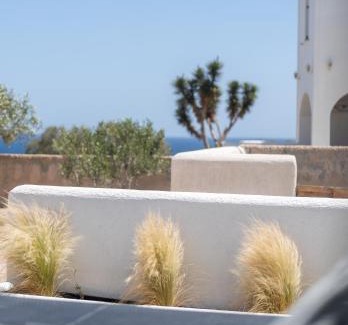 Kamari Apartment | Michelangelo Suites