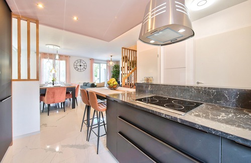 Villeneuve-le-Comte House | MickeyRelax House spa, sauna, children playground, parking next Disneyland Paris