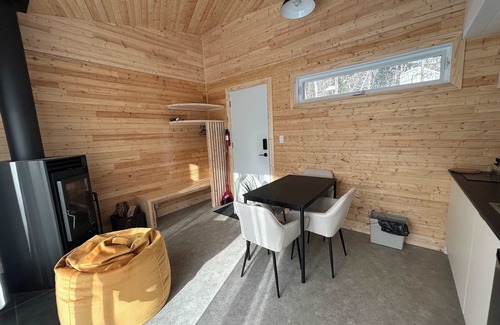 Notre-Dame-Auxiliatrice-de-Buckland Ski Chalet | Micro-Cabine in the Mountains - Solstice 6