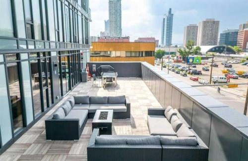 Connaught Apartment | MicroNest - Modern Overlooking Downtown Parking
