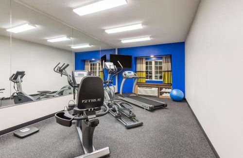 New Martinsville Hotel | Microtel Inn & Suites by Wyndham New Martinsville