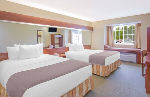 Sutton Hotel | Microtel Inn & Suites by Wyndham Gassaway/Sutton