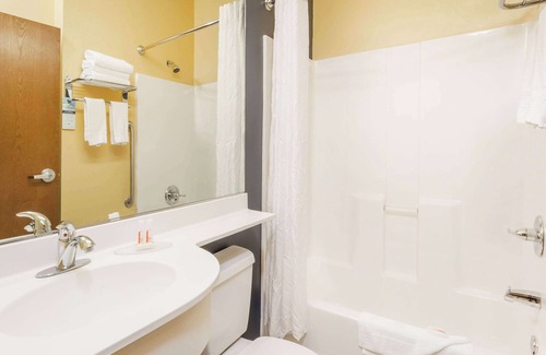 Dickson City Hotel | Microtel Inn & Suites by Wyndham Dickson City/Scranton
