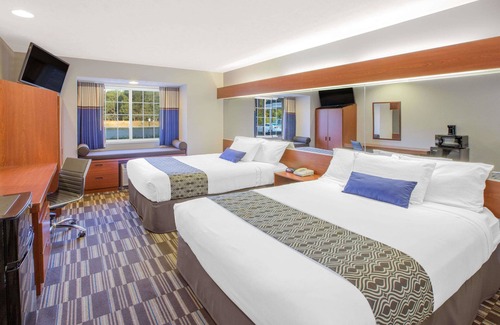 Manistee Hotel | Microtel Inn & Suites by Wyndham Manistee