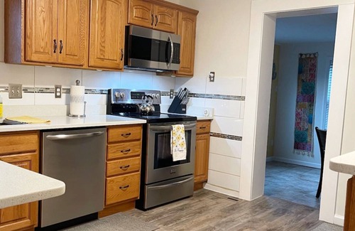 Affton House | Mid Central Spot Near Attractions W/D & Workspace