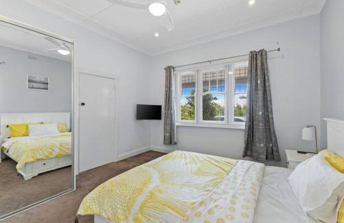 Newtown Apartment | Mid Century 1930 Beautifully renovated Californian Bunglow