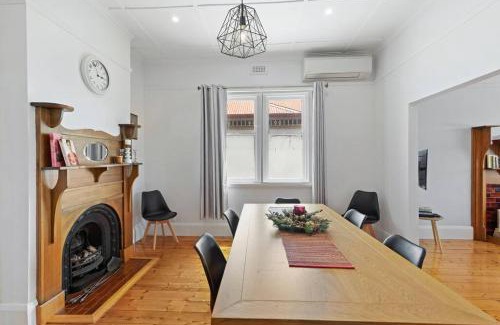 Newtown Apartment | Mid Century 1930 Beautifully renovated Californian Bunglow