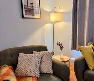 Newtown Apartment | Mid Century 1930 Beautifully renovated Californian Bunglow