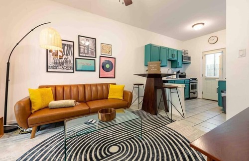 Old West Austin Condo | Mid-Century Austin Escape! Long Term Discounts!