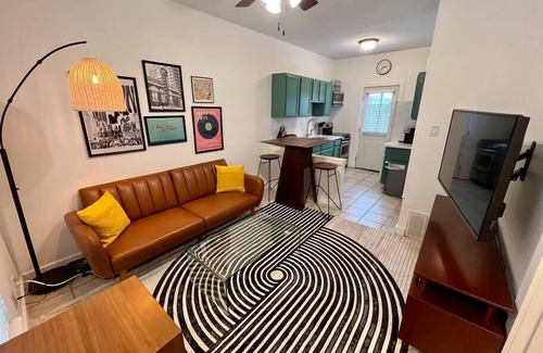 Old West Austin Condo | Mid-Century Austin Escape! Long Term Discounts!