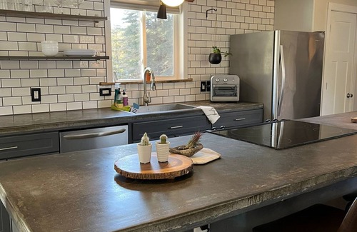 Mayfield House | Mid Century Bungalow with a hot tub -15 miles to the heart of Traverse City
