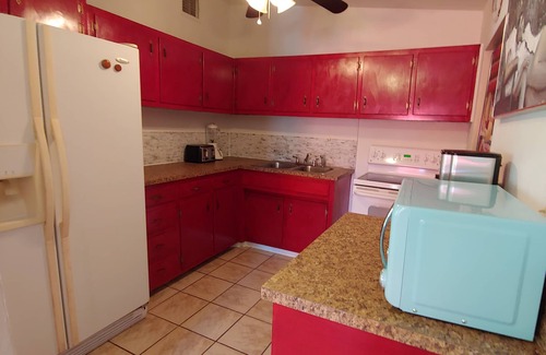 Whispering Oaks House | Mid Century Charm! KSC,Port Canaveral,Cocoa and Bio-Lume Kayak,Pet Friendly!
