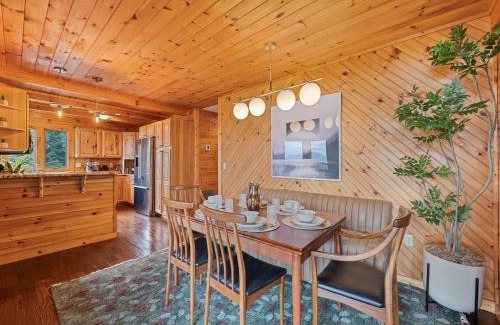 Waynesville House | Mid-Century Decor Cabin with Stunning Views