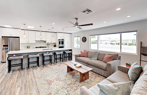 Village Grove House | Mid-Century Gem