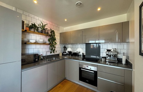 Bromley South Apartment | Mid-Century Interior Designed 2BD Flat, London