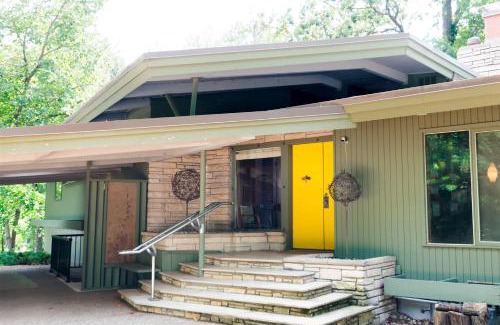 Plymouth House | Mid-Century Lakefront Haven Near Wayzata