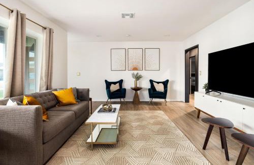 Village Grove House | Mid-century Modern Scottsdale Home W Heated Pool