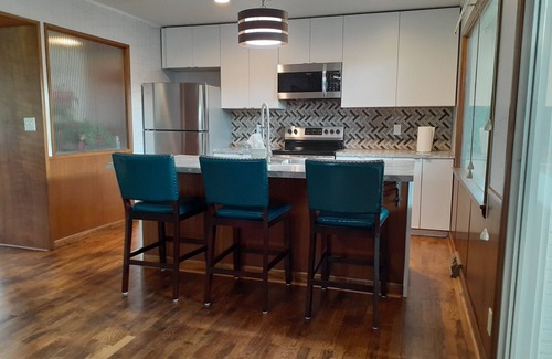 Centerville House | Mid Century Modern-close to city park and pool.