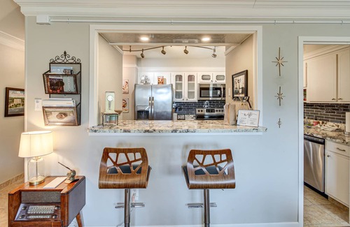 Mid America Condo | Mid-Century Modern Condo on Lake Hamilton!