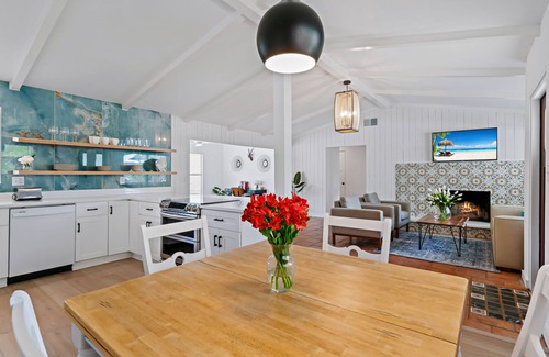 Arlington Park House | Mid-Century Pool Home in Arlington Park