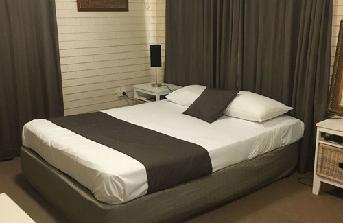 Gladstone Hotel | Mid City Motor Inn