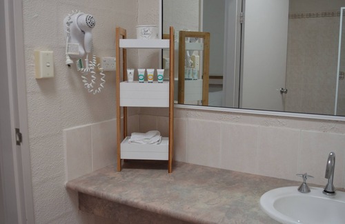 Gladstone Hotel | Mid City Motor Inn