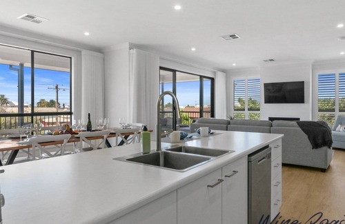 Port Noarlunga South House | Mid Coast Surf & Vines by Wine Coast Holidays