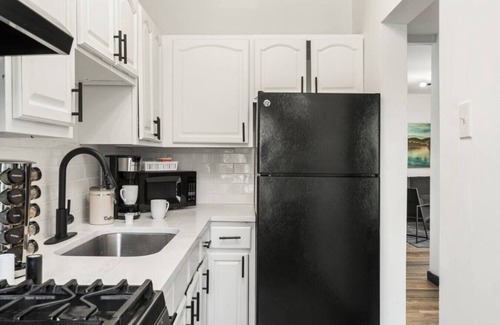 Penn-Knox Apartment | Mid/Long-Term: Spacious 1BR Home for 4 Guests