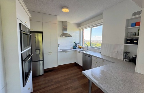 Toorak Apartment | Midcentury 2br apartment in Toorak nClose to MCG, Tennis, CBD n