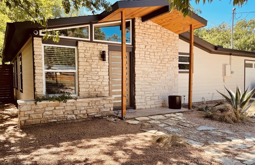 Pecan Springs Springdale House | Midcentury Charmer | Long Term Private 1BR