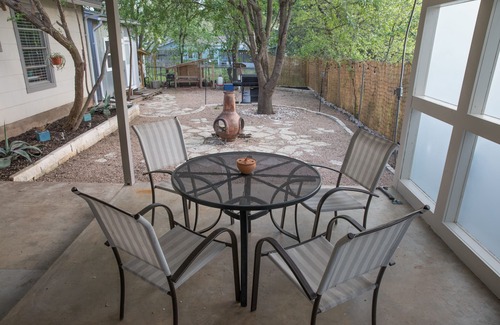 Pecan Springs Springdale House | Midcentury Charmer | Long Term Private 1BR