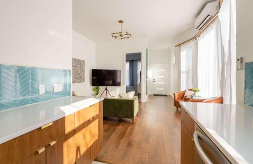 Sunnyside House | MidCentury Dream 2BR - 95 WalkScore