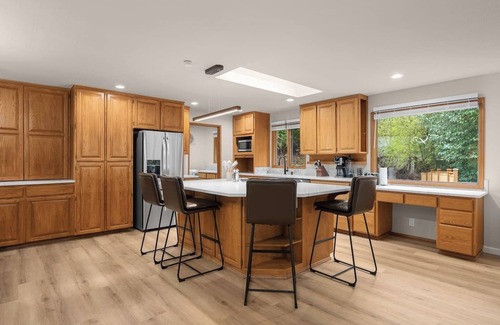 Issaquah House | MidCentury Luxury Issaquah Home, 6 Beds, Sleeps 10