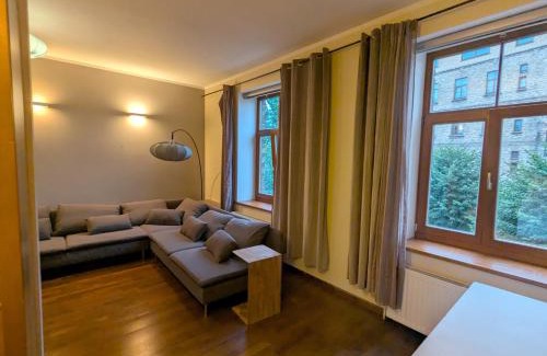 Avoti Apartment | Midcentury modern, quiet, 40m studio with bath